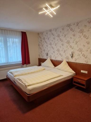 Hotel Weinhaus Am Stiftstor Трайс-Карден Екстер'єр фото