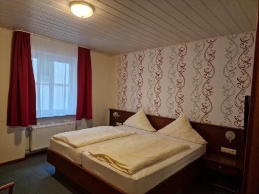 Hotel Weinhaus Am Stiftstor Трайс-Карден Екстер'єр фото