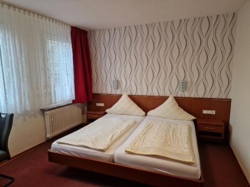 Hotel Weinhaus Am Stiftstor Трайс-Карден Екстер'єр фото